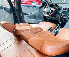 هيونداى اكسنت RB ٢٠١٣ اتوماتيك فابريكا انا اول مالك رخصه سنه وبها شاشة عرض