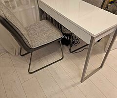 Table & Caires