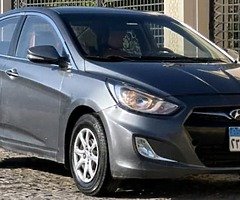 هيونداى اكسنت RB ٢٠١٣ اتوماتيك فابريكا انا اول مالك رخصه سنه وبها شاشة عرض