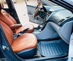 هيونداى اكسنت RB ٢٠١٣ اتوماتيك فابريكا انا اول مالك رخصه سنه وبها شاشة عرض - Image 8/10