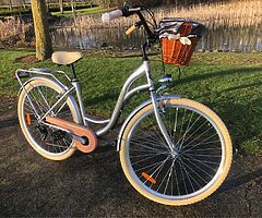 LADIES CITY BIKE + BASKET - 7 Shimmano Gears - DELIVERY  - Image 3/9