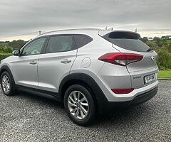 2017 HYUNDAI TUCSON 1.7 DIESEL EXECUTIVE LEATHER SAT NAV REVERSING CAMERA LOW MILEAGE 6 SPEED MANUAL - Image 4/10