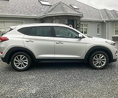 2017 HYUNDAI TUCSON 1.7 DIESEL EXECUTIVE LEATHER SAT NAV REVERSING CAMERA LOW MILEAGE 6 SPEED MANUAL - Image 7/10