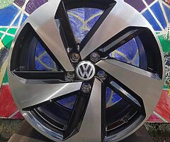 VW Golf GTI
Milton style alloys