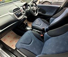 2011 Honda Fit (AUTO)  - Image 6/10