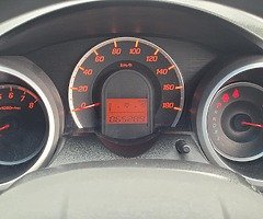 2011 Honda Fit (AUTO)  - Image 8/10