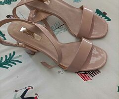 Women heels all worn for few hours only - Image 3/6