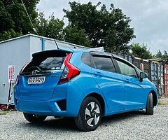 HONDA FIT HYBRID 2015 AUTOMATIC - Image 3/10