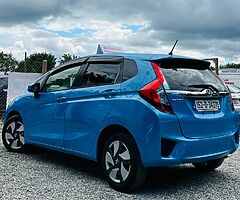 HONDA FIT HYBRID 2015 AUTOMATIC - Image 4/10