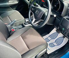 HONDA FIT HYBRID 2015 AUTOMATIC - Image 6/10