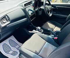 HONDA FIT HYBRID 2015 AUTOMATIC - Image 7/10