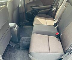 HONDA FIT HYBRID 2015 AUTOMATIC - Image 8/10