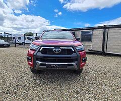 APRIL 2022 TOYOTA HILUX INVINCIBLE X WITH DELIVERY MILES ONLY! - Image 7/10