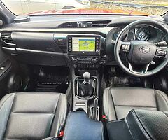 APRIL 2022 TOYOTA HILUX INVINCIBLE X WITH DELIVERY MILES ONLY! - Image 9/10
