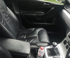 Savage passat for sale parking sensors back and front full leather seats car has full history - Image 5/9