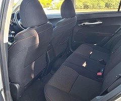2012 Toyota Auris - Image 6/8