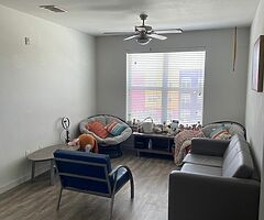 *** $460 URGENT LEASE TAKE OVER *** - Image 4/10