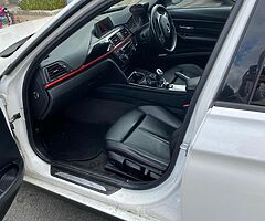 2012 BMW 3series - Image 4/7