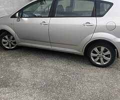 2008 Toyota Corolla verso Grey