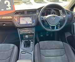 2017 Volkswagen Tiguan - Image 9/10