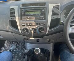 Toyota Hilux tax+doe - Image 6/10