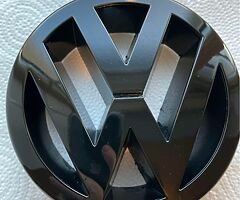 Vw front logo off a mk5 golf