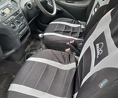 03 Toyota Yaris - Image 5/9