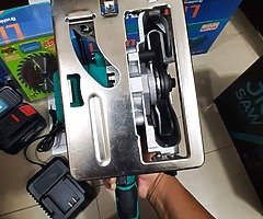 MAKITA CORDLESS CIRCULAR SAW 5inches w/ Blade
BRUSHLESS
(33mm)
2 battery 1 charger included
MADE IN - Image 3/10