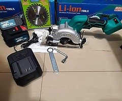 MAKITA CORDLESS CIRCULAR SAW 5inches w/ Blade
BRUSHLESS
(33mm)
2 battery 1 charger included
MADE IN - Image 4/10