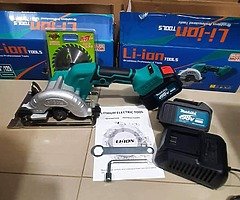 MAKITA CORDLESS CIRCULAR SAW 5inches w/ Blade
BRUSHLESS
(33mm)
2 battery 1 charger included
MADE IN - Image 8/10