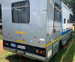 Ford Camper. V8 ford motor