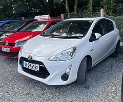 Toyota Aqua Hybrid Automatic - Image 6/10