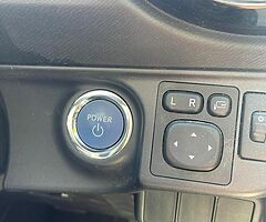 Toyota Aqua Hybrid Automatic - Image 9/10
