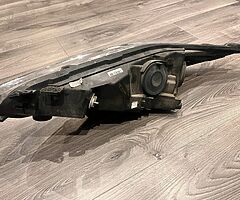 Ford Fiesta 2013/2019 headlight - Image 4/5