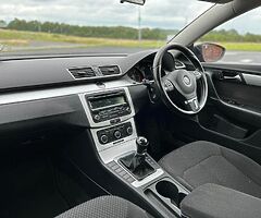 Volkswagen Passat - Image 6/10