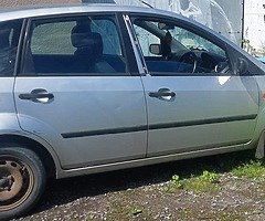 2004 ford fiesta 1.2 petrol starting and driving quick sale €475