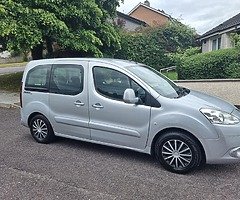 2012 peoguet 5 seater wheelchair accessible,