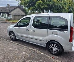 2012 peoguet 5 seater wheelchair accessible,