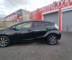 Toyota Aqua 1.5 Hybrid - Image 4/10