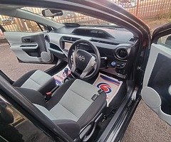 Toyota Aqua 1.5 Hybrid - Image 5/10