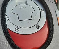 BMW R1200gs Givi EA118 25lt tank bag