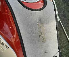 BMW R1200gs Givi EA118 25lt tank bag