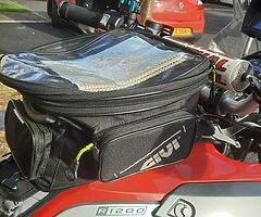 BMW R1200gs Givi EA118 25lt tank bag