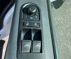 2014 Volkswagen Transporter - Image 5/9