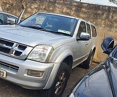 06 isuzu d-max for breaking all parts available