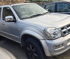 06 isuzu d-max for breaking all parts available - Image 4/5