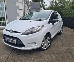 2010 ford fiesta van