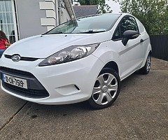 2010 ford fiesta van