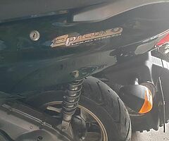 Suzuki scooter 125 - Image 4/5