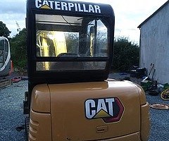 Cat 302.5 mini digger